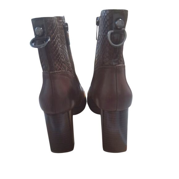 Donald Pliner Snake Print Women's size 7.5 Luxury Classy Elegant Heel  Booties - Picture 4 of 11